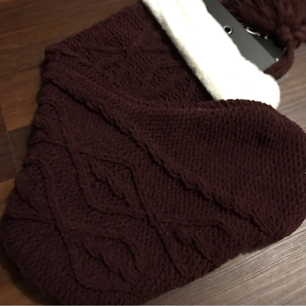 UGG Lita Christmas Stocking in Cabernet NWT - Picture 7 of 8